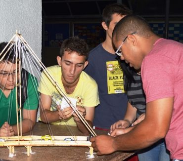 03/12/2014 – Alunos de Engenharia Civil da Fatep produzem maquetes estruturais para apresentação de trabalho