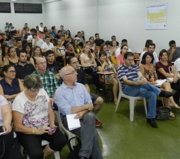 02/02/2016 – Palestra motivacional marca recepção aos calouros da Fatep