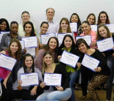 26/05/2014 – Alunas do curso superior de tecnologia em Gestão de Recursos Humanos recebem certificados parciais