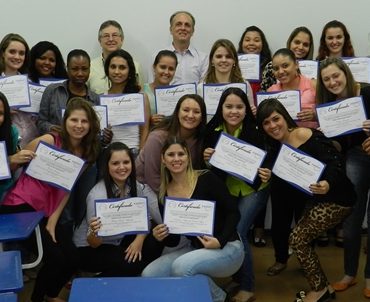 05/12/2014 – Alunos da Fatep apresentam trabalhos sobre inserção de ex-presidiários e portadores de Aids em empresas