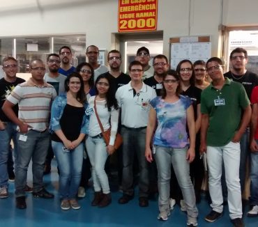 05/05/2015 – Tecnólogos de Gestão Industrial da Fatep conhecem processo de produção da Delphi