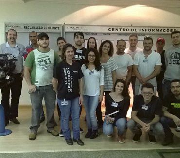 26/10/2015 – Alunos de Produção Industrial participam de visita técnica na Delphi