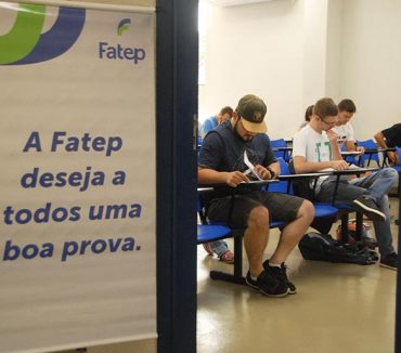 Aprovados no vestibular de Engenharia Agronômica da Fatep fazem matrícula