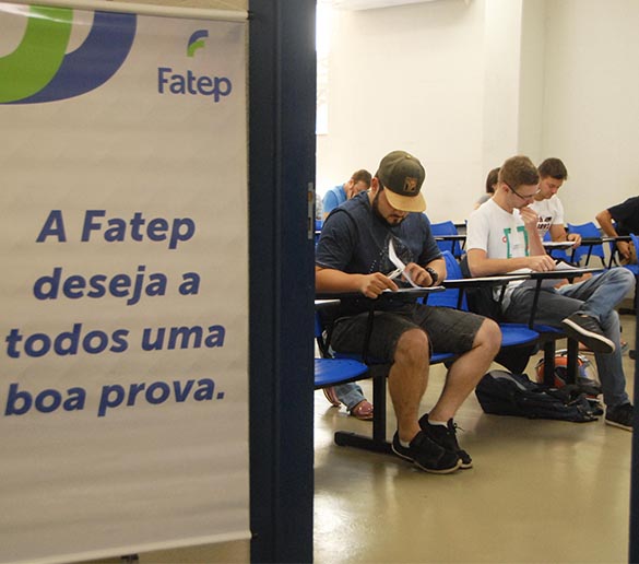 Aprovados no vestibular de Engenharia Agronômica da Fatep fazem matrícula